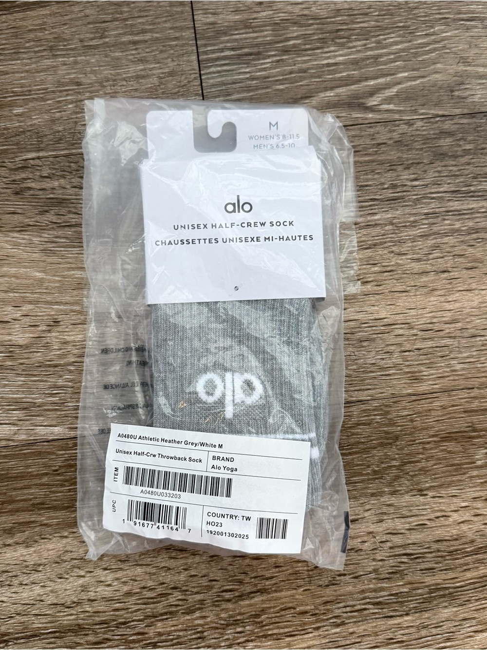 NWT Alo Yoga Unisex Half-Crew Throwback Sock Athletic Heather Grey/White - Picture 5 of 6